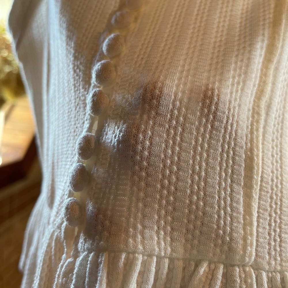 F21 Flirty Button Up Top - Picture 2 of 3